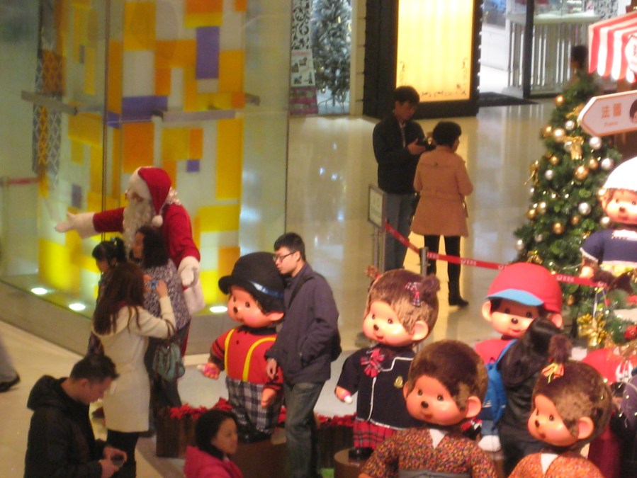 santa spotted in Hang Hau mall, not at all out of place amongst the monchichi guys