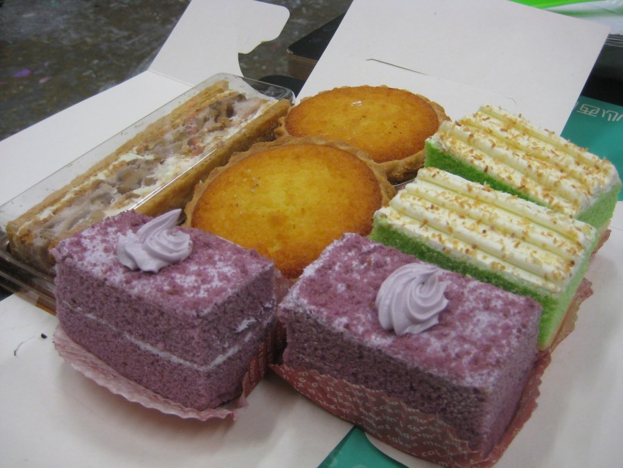 there's something about the appearance of cakes that makes them so appealing...they're like cute children tucked up in bed in Hansel and Gretal's cottage in the woods, just waiting for the witch to come and eat them! Cosy but sinister.